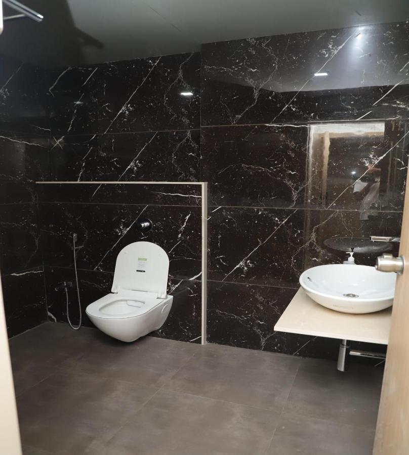 Hotel Dwarka Palace Ahmednagar Exteriör bild